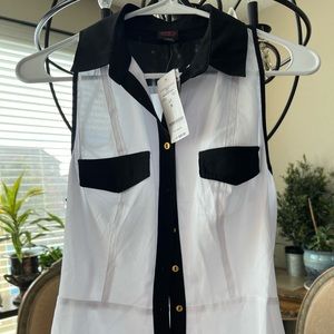 Woman’s sleeveless button down